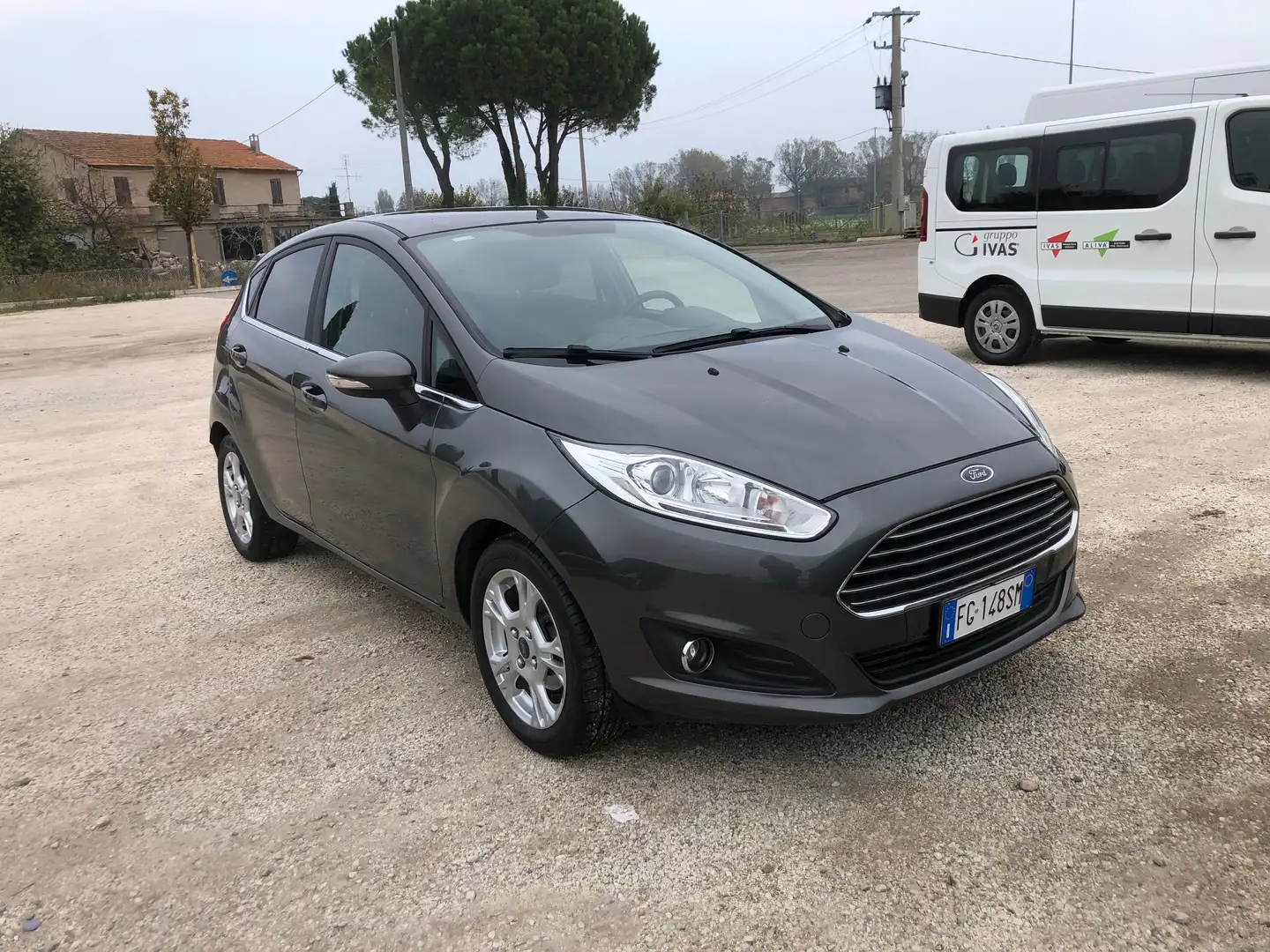 Ford Fiesta Fiesta VI 2013 5p 1.5 tdci Plus 75cv E6 Gris - 1