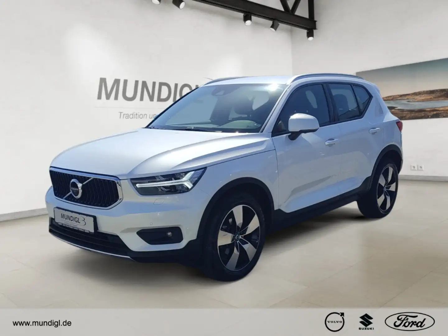 Volvo XC40 Momentum Pro 2WD T3 EU6d AHK-klappbar Navi Digital Weiß - 1