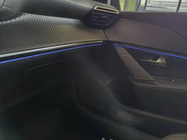 Peugeot 208 view 18