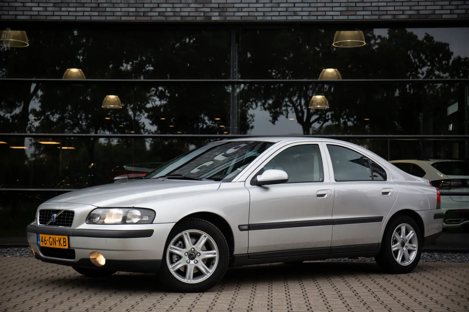 Volvo S60 2.4 , Lage KM, NAP, PDC Gris - 2