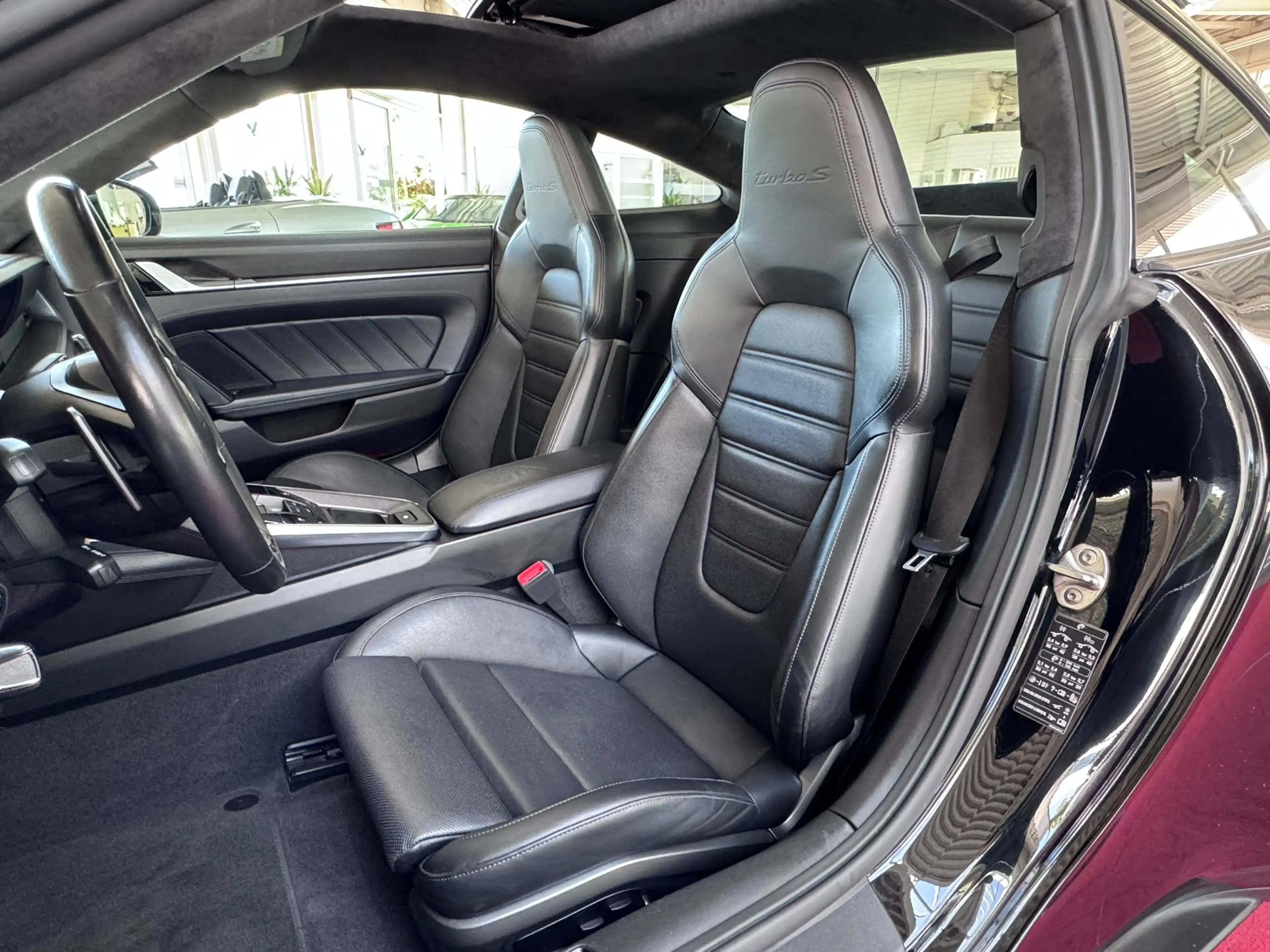 Porsche 911 Turbo S — photo 15