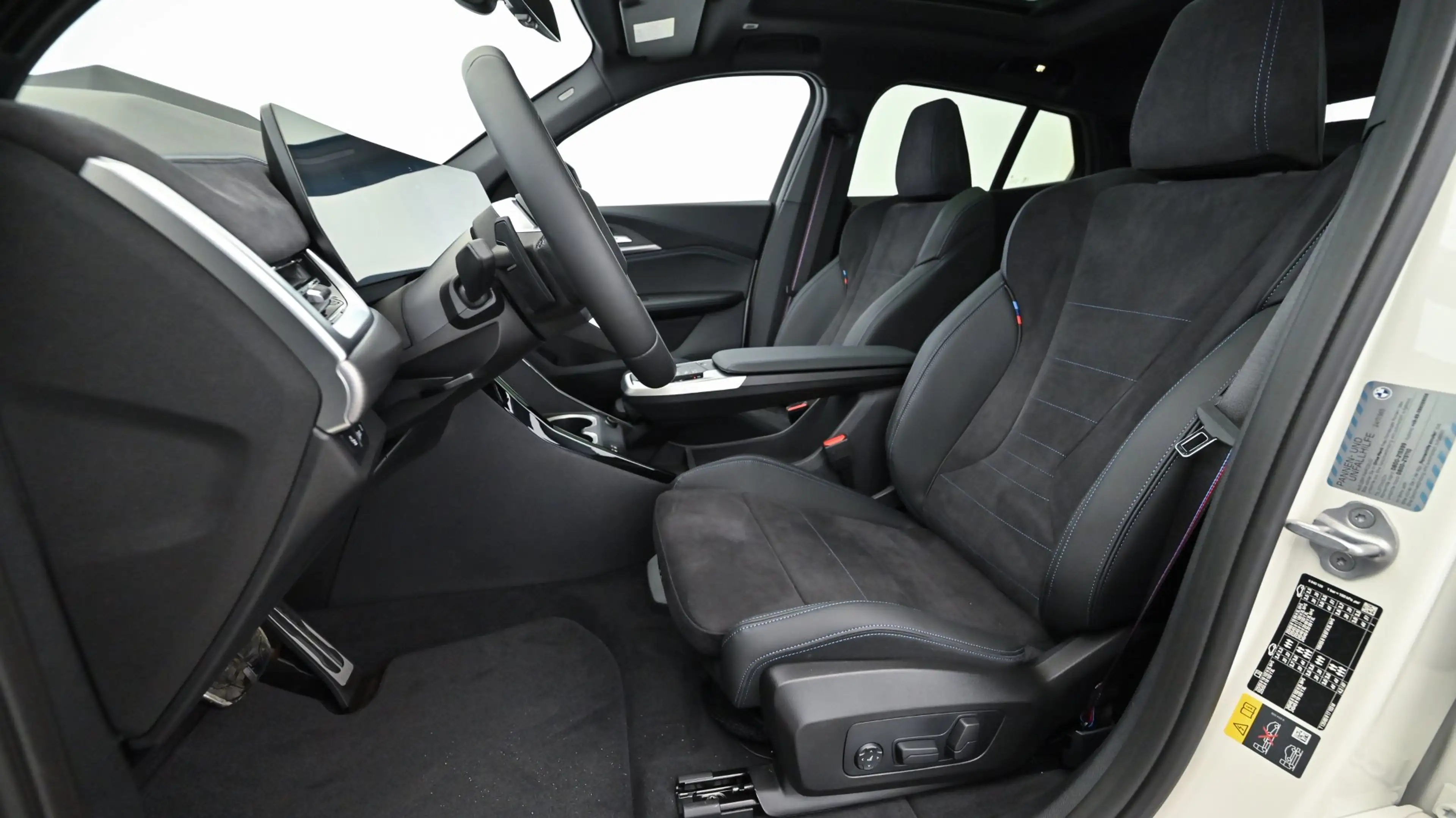 BMW iX2 xDrive30 — photo 7