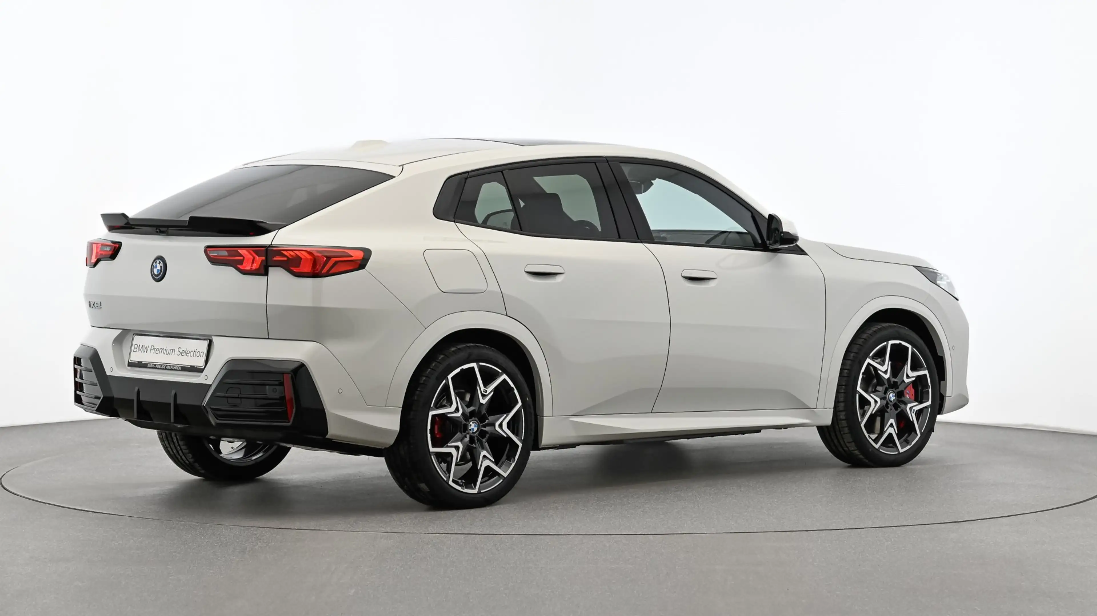 BMW iX2 xDrive30 — photo 4