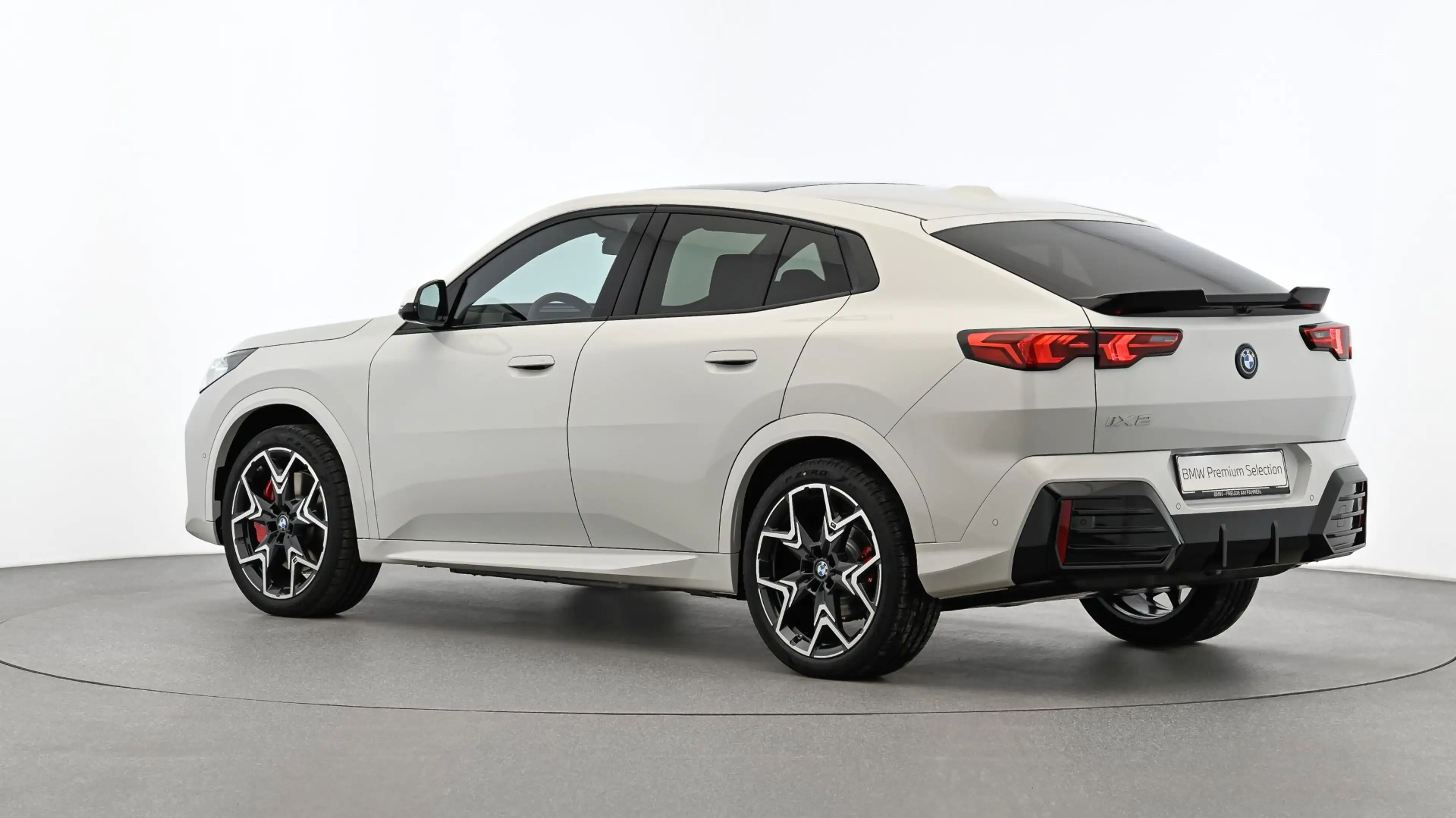 BMW iX2 xDrive30 — photo 3