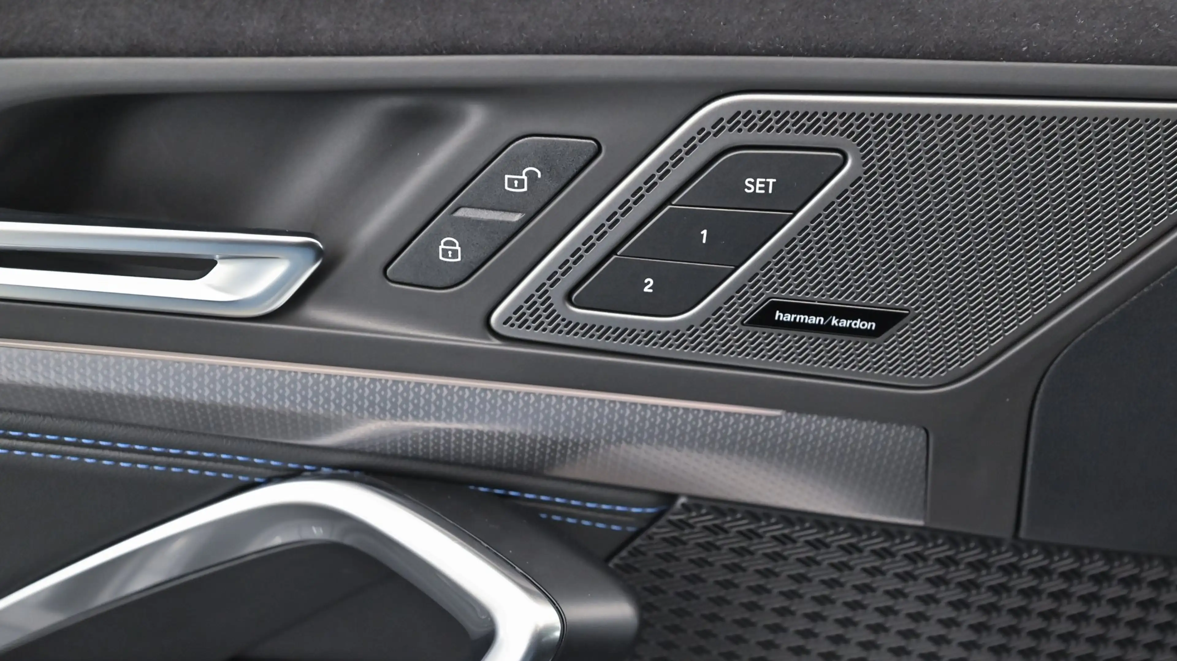 BMW iX2 xDrive30 — photo 13