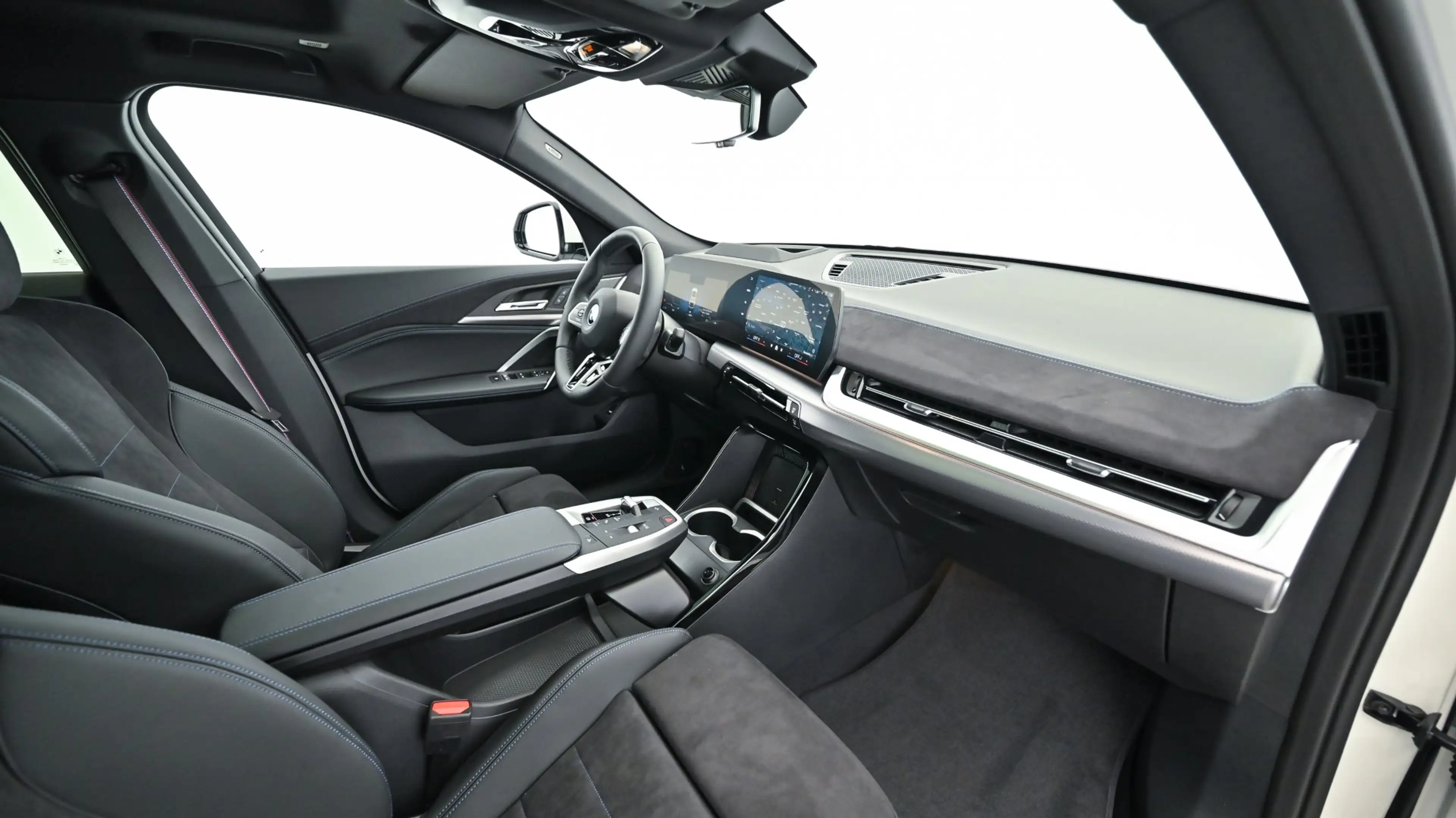 BMW iX2 xDrive30 — photo 8