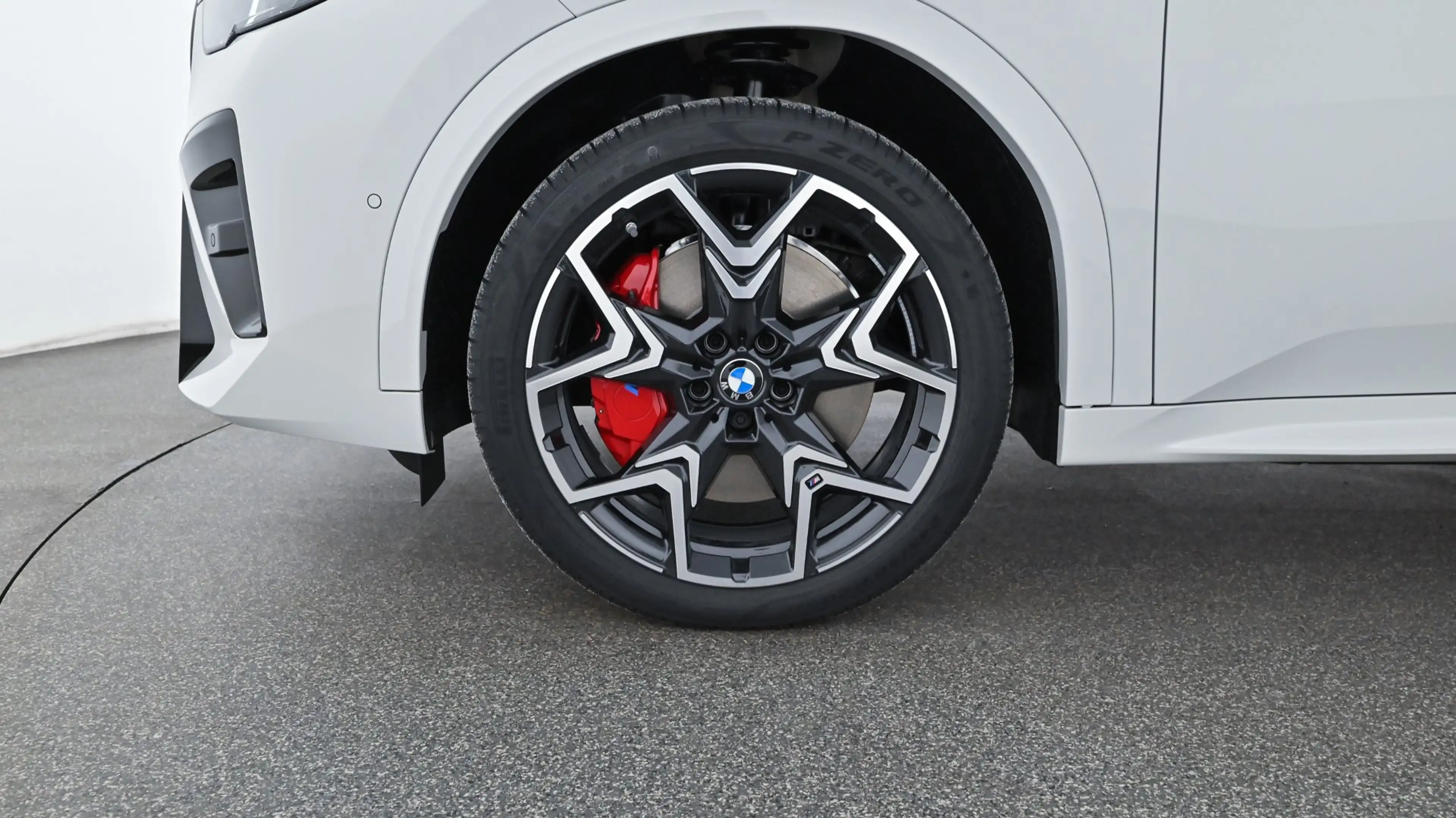 BMW iX2 xDrive30 — photo 11
