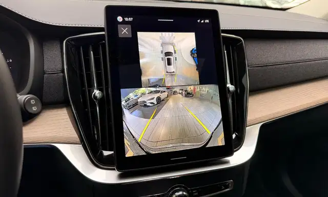 Volvo XC90 view 15