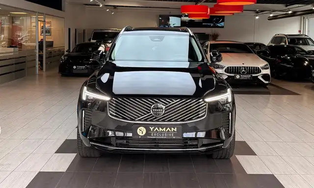 Volvo XC90 view 3