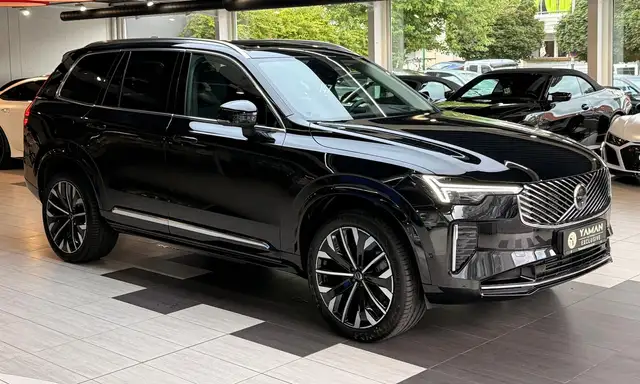 Volvo XC90 view 4