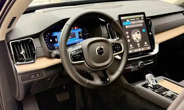 Volvo XC90 view 13