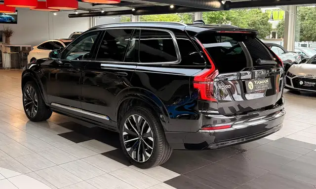 Volvo XC90 view 8