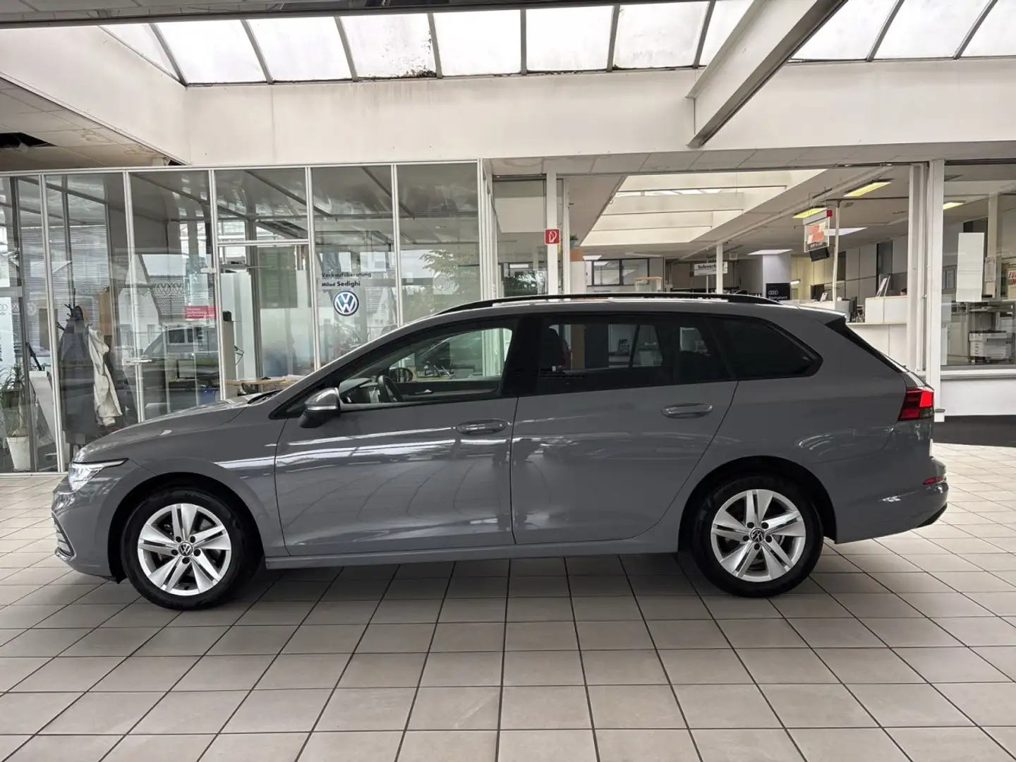 Volkswagen Golf Variant 1.0 eTSI Life eTSI Klima Navi Rückfahrkamera Grau - 2