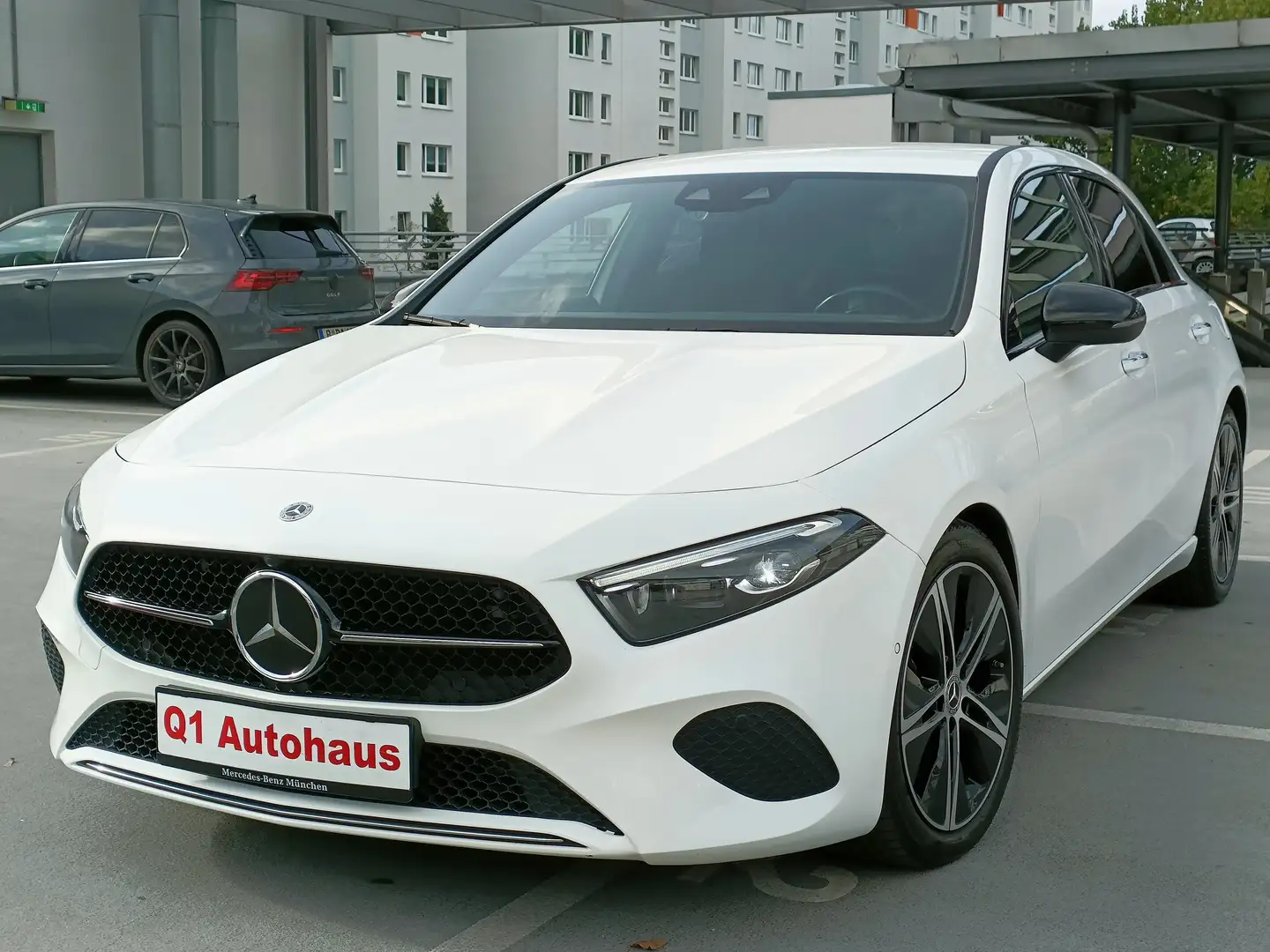 Mercedes-Benz A 180 d MULTIBEAMLED/DISTRONIC/SPORTSITZE/STHZG/AMBIENTE Weiß - 1