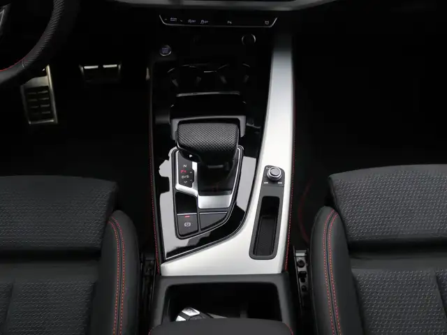 Audi A4 view 12