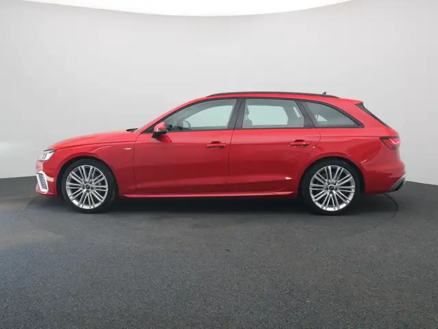 Audi A4 view 4