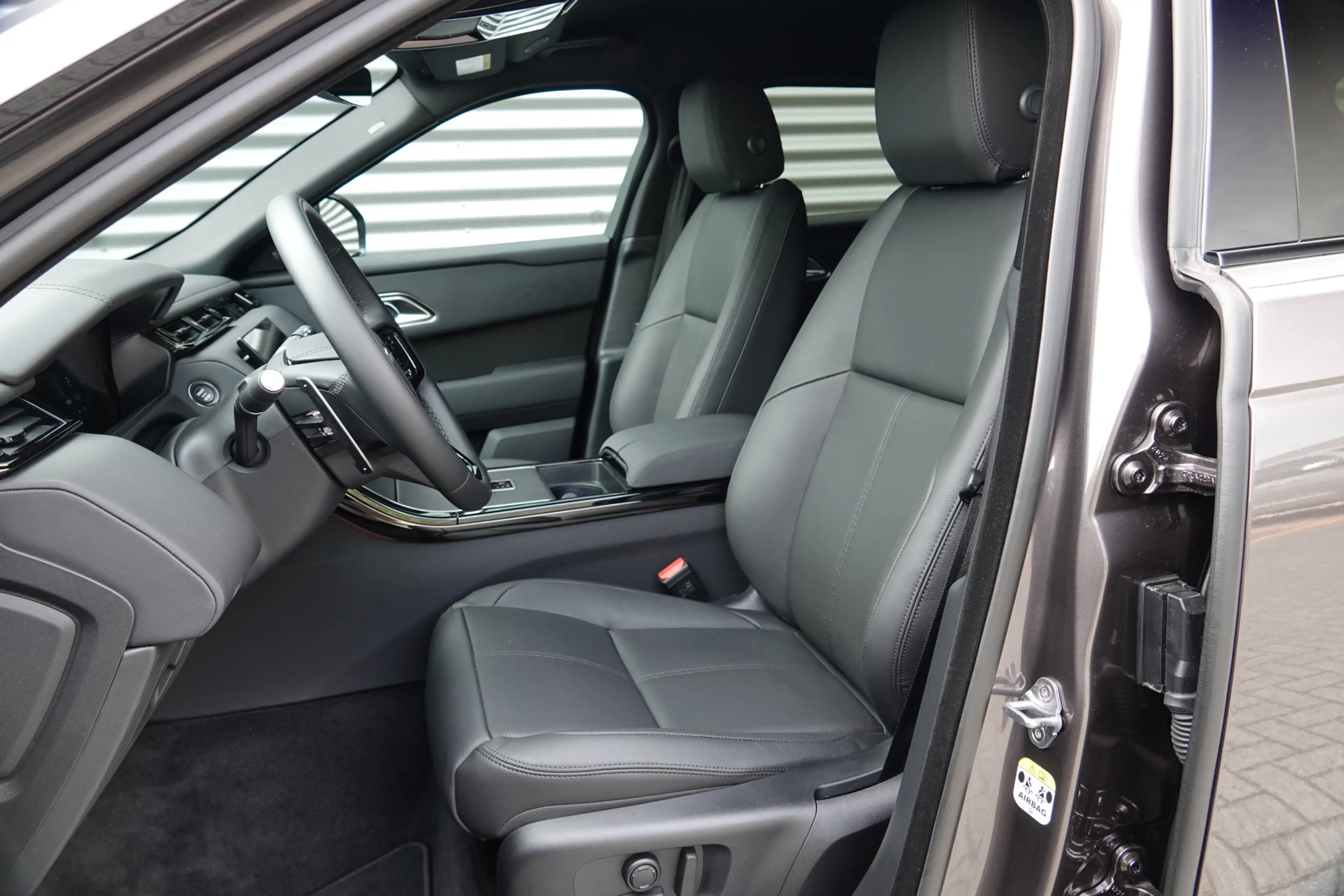 Land Rover Range Rover Velar 2.0 P400e R-Dynamic HSE | Meridian | 360 Cam | 21 — photo 4