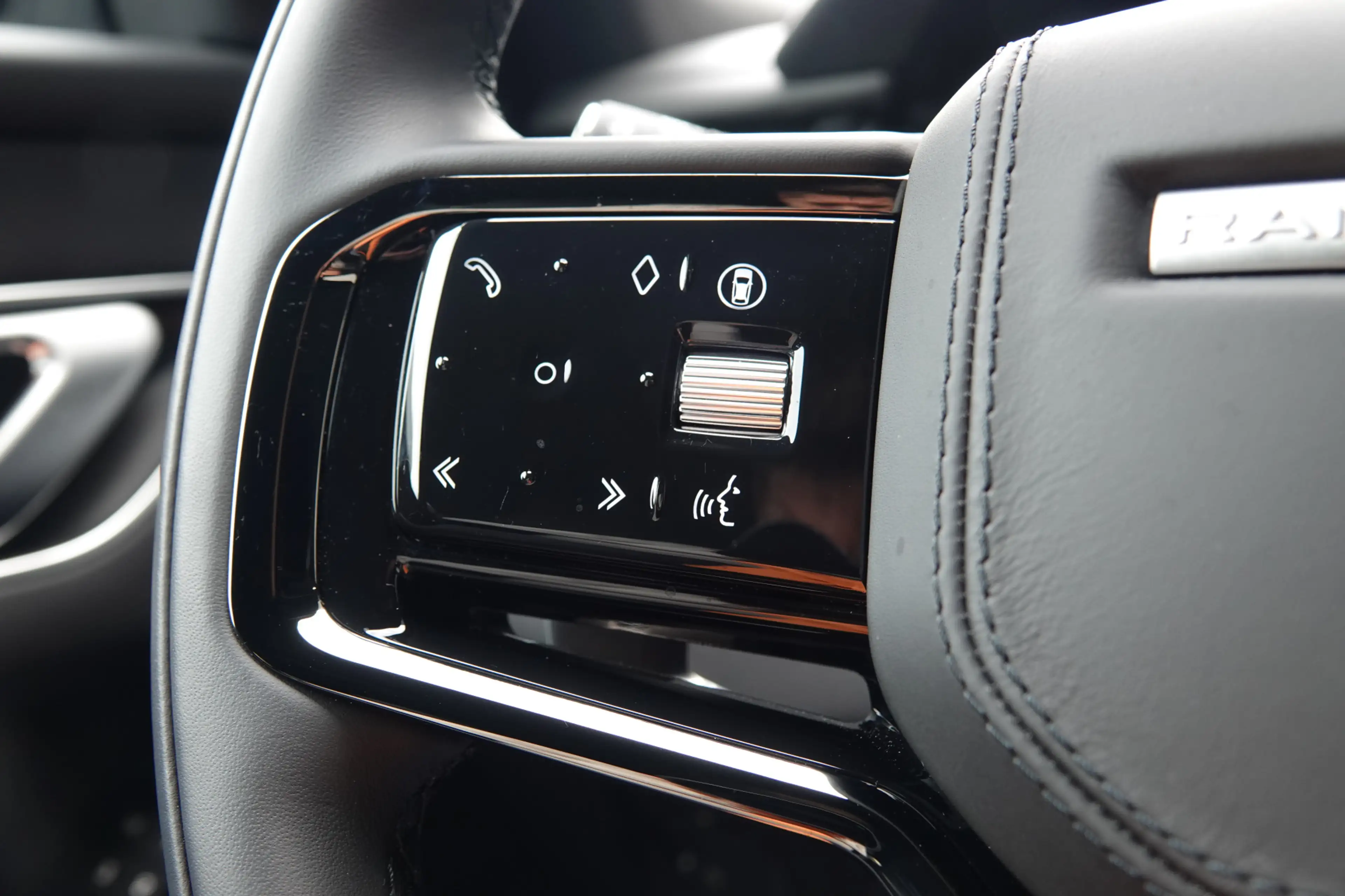 Land Rover Range Rover Velar 2.0 P400e R-Dynamic HSE | Meridian | 360 Cam | 21 — photo 14