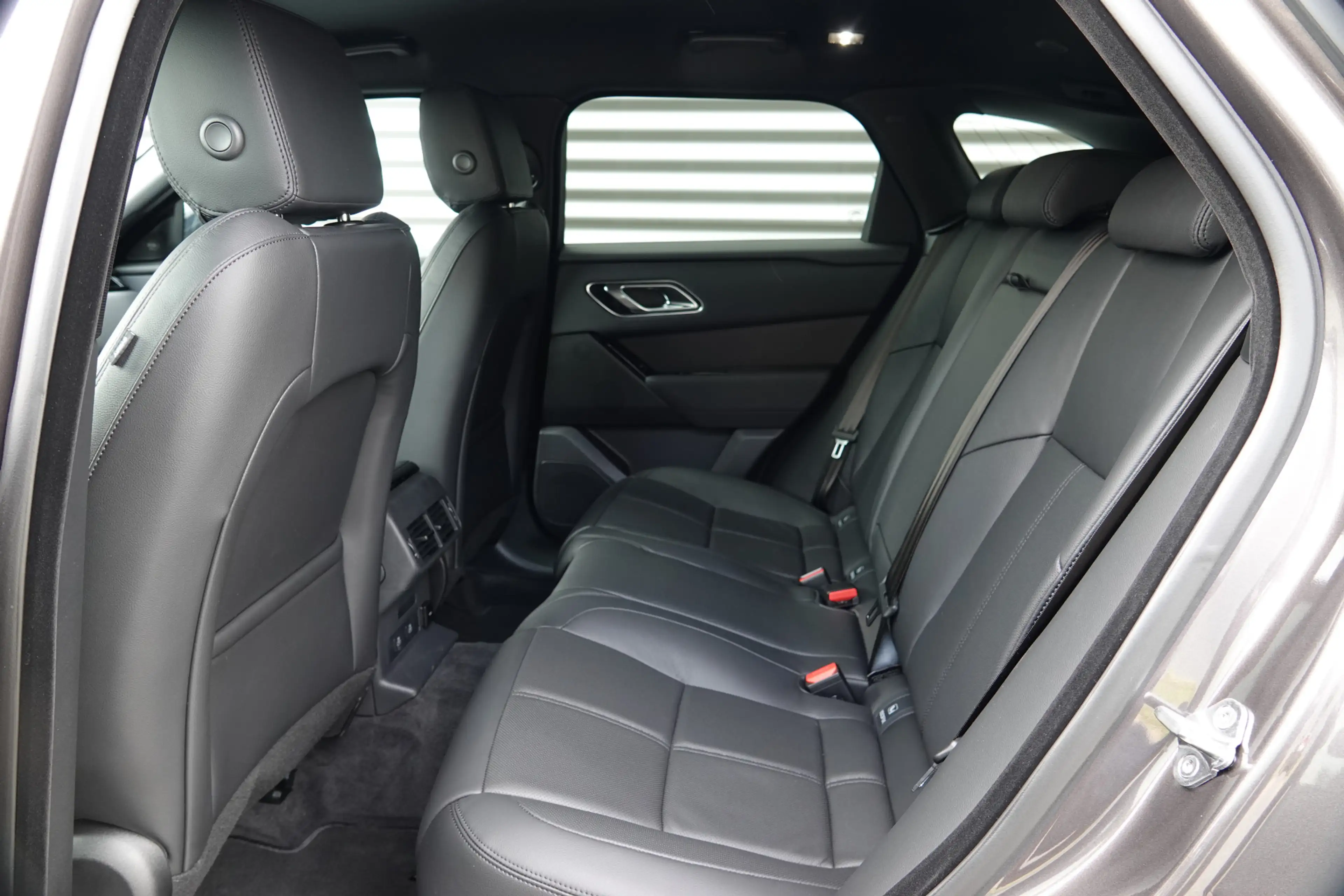 Land Rover Range Rover Velar 2.0 P400e R-Dynamic HSE | Meridian | 360 Cam | 21 — photo 6