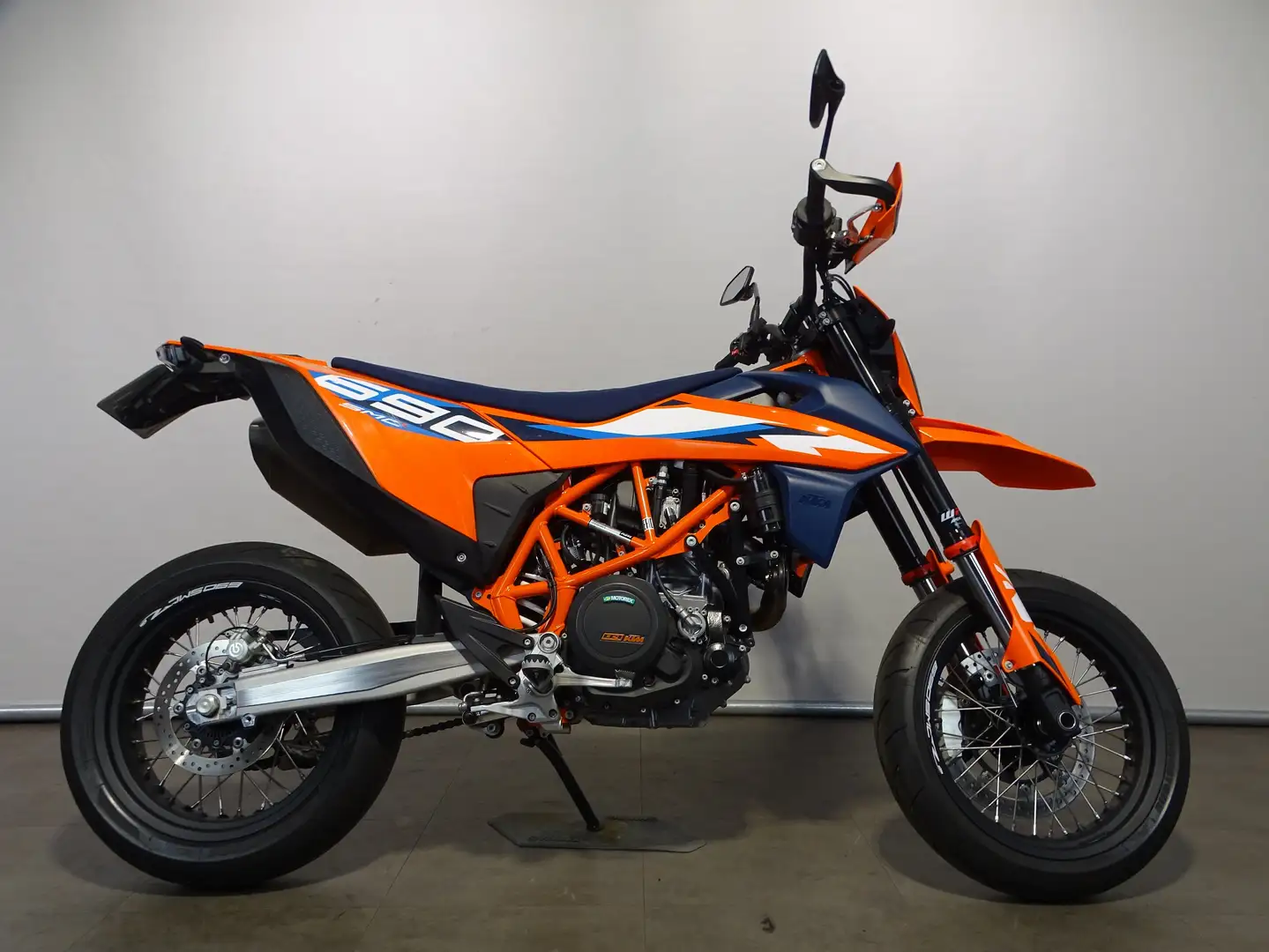 KTM 690 SMC R Orange - 1