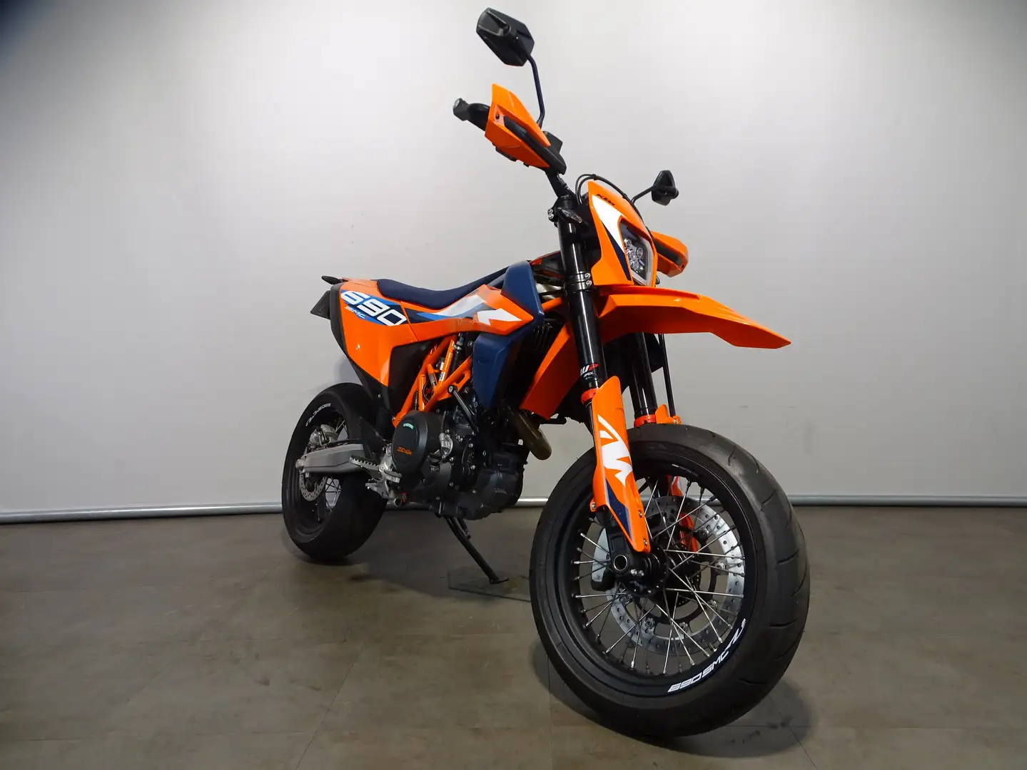 KTM 690 SMC R Orange - 2