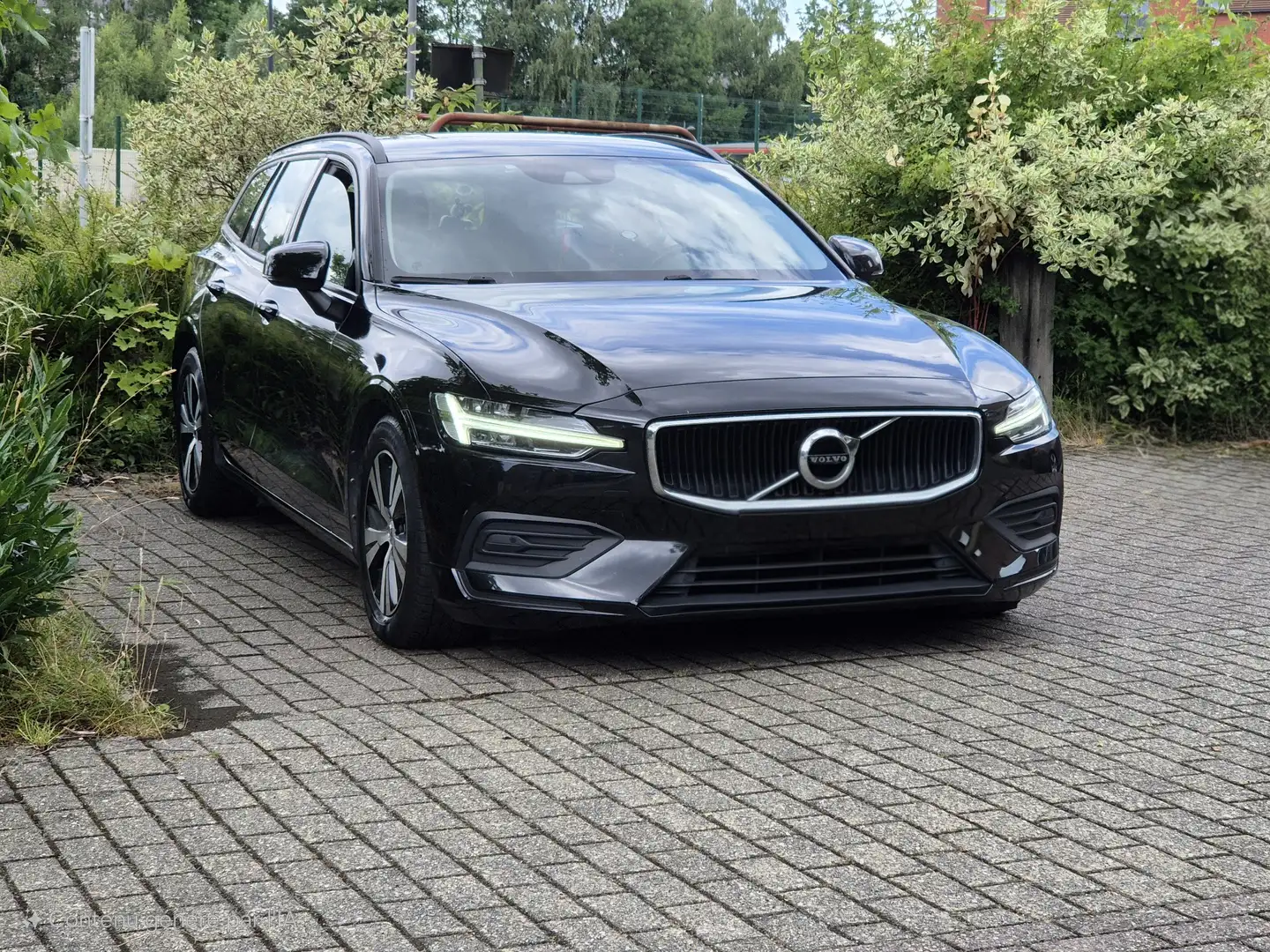 Volvo V60 2.0 D3 Momentum Core - 1