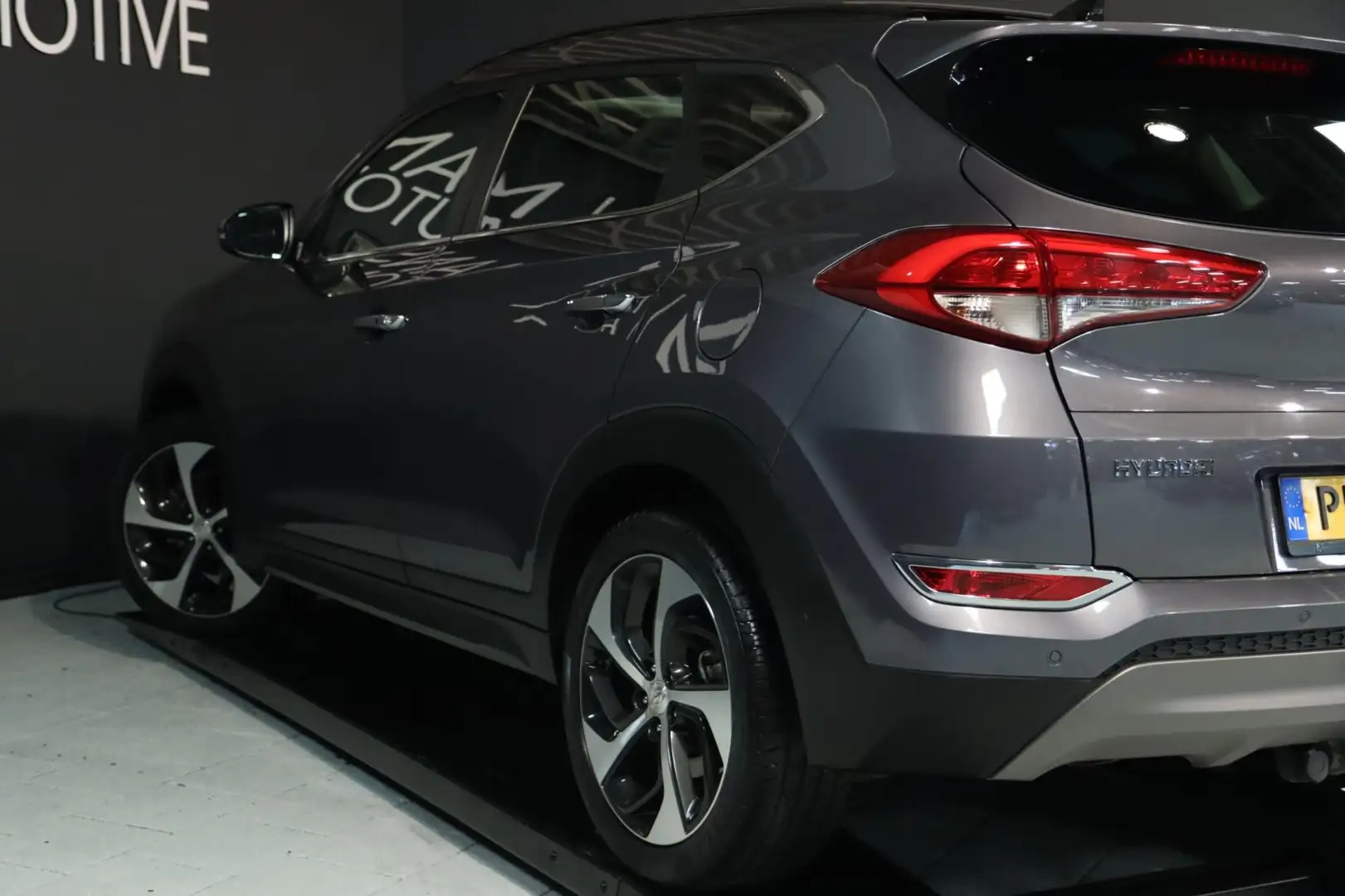 Hyundai TUCSON 1.6 T-GDi Premium 4WD / PANO / KEYLESS / CAMERA / Gris - 2