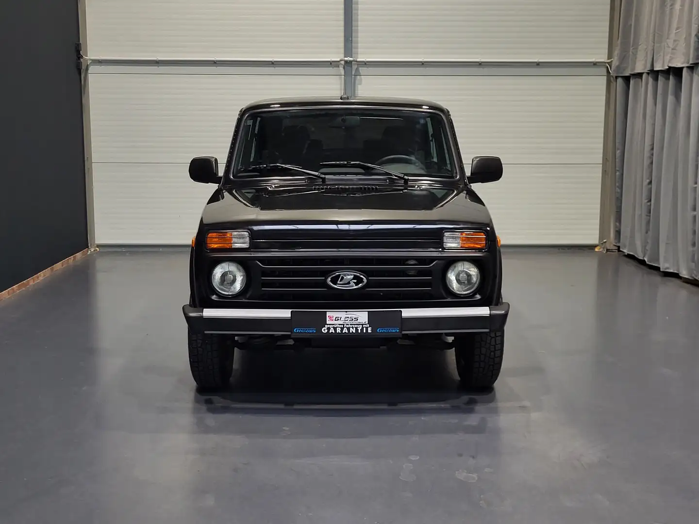 Lada Niva 1.7 Urban Legend 4x4 Negro - 2