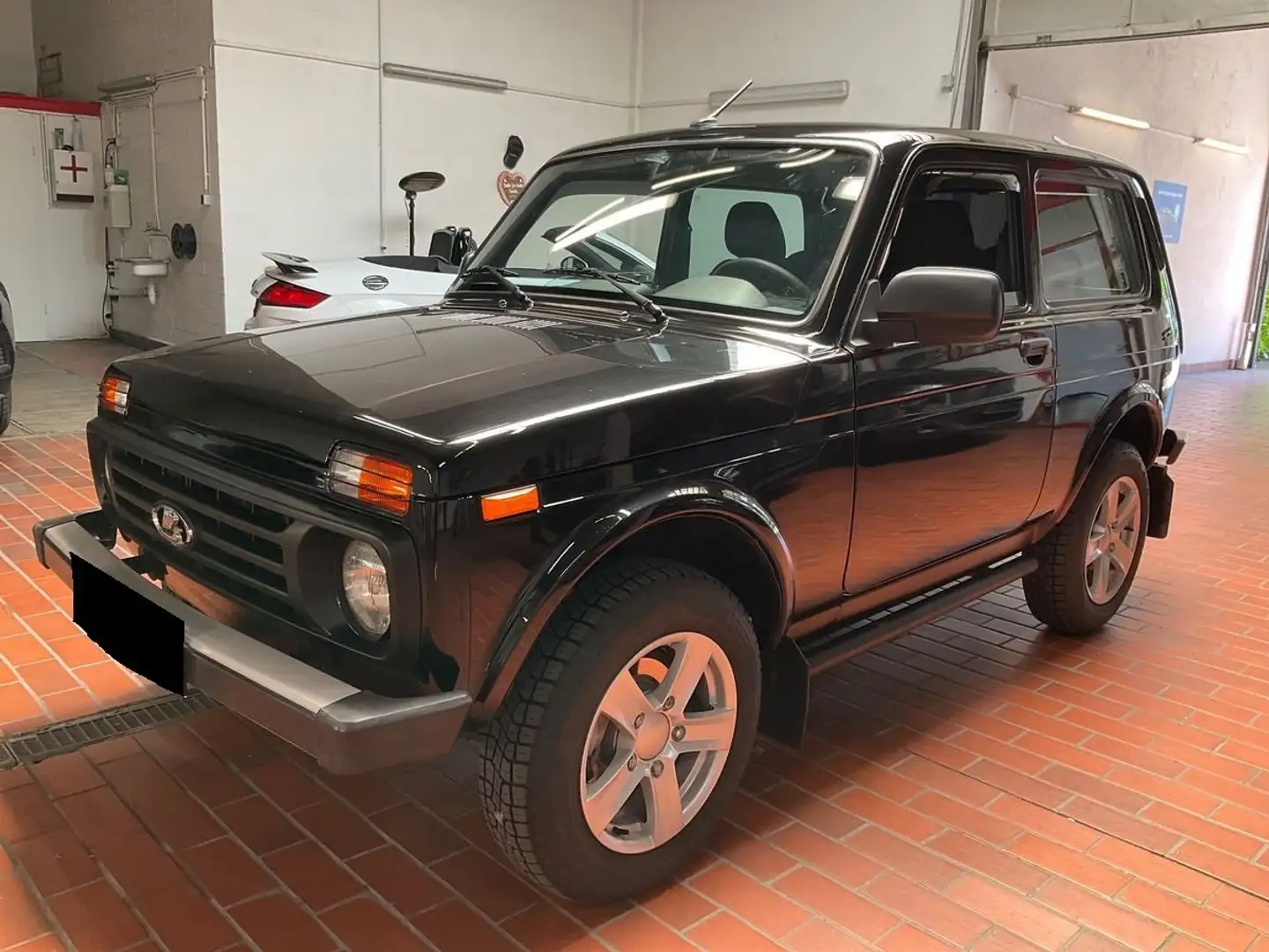 Lada Niva 1.7 Urban Legend 4x4 Noir - 1
