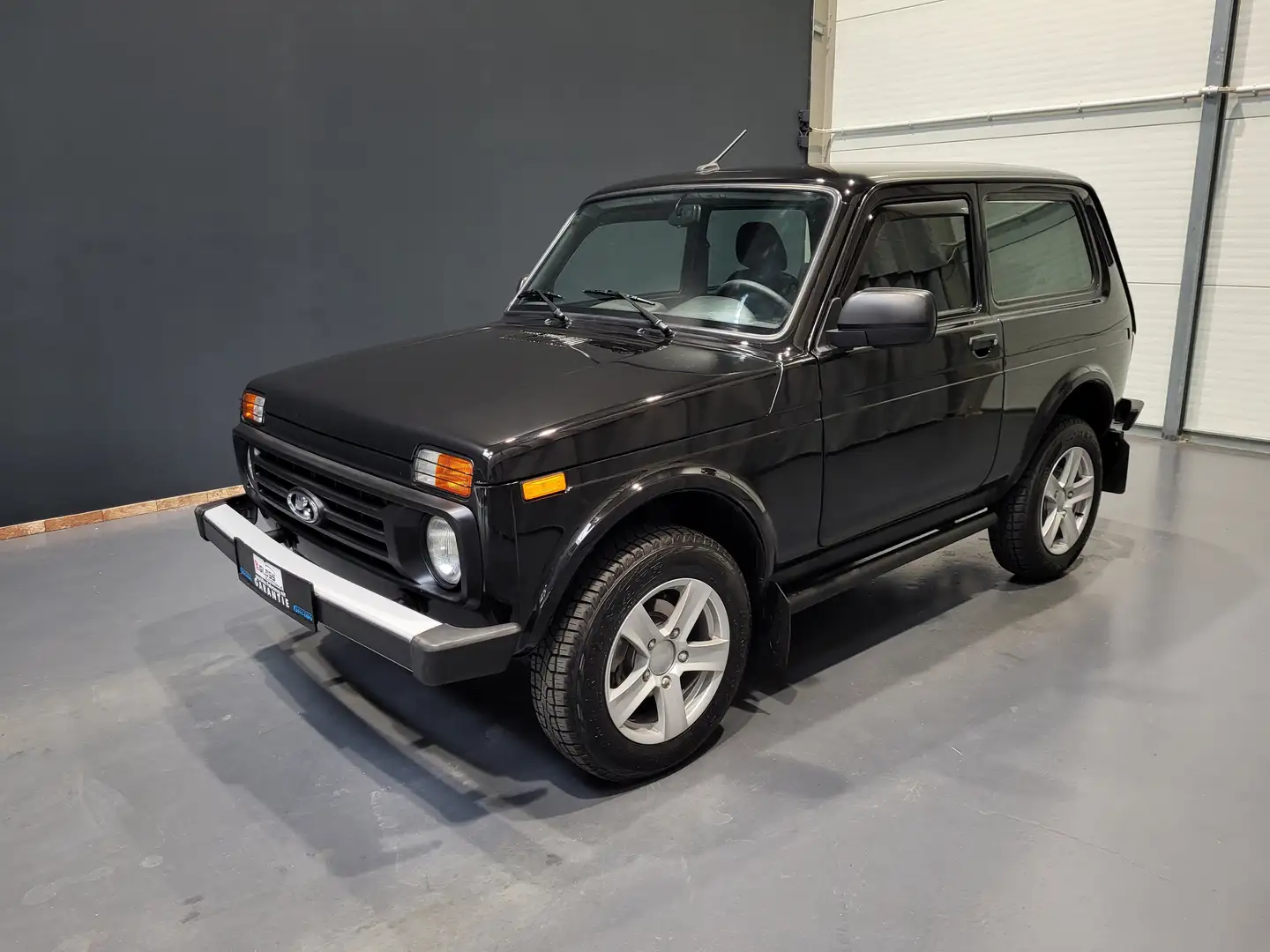 Lada Niva 1.7 Urban Legend 4x4 Negro - 1