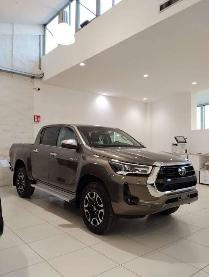 Toyota Hilux 2.4 D-4D A/T 4WD 4 porte Double Cab Executive