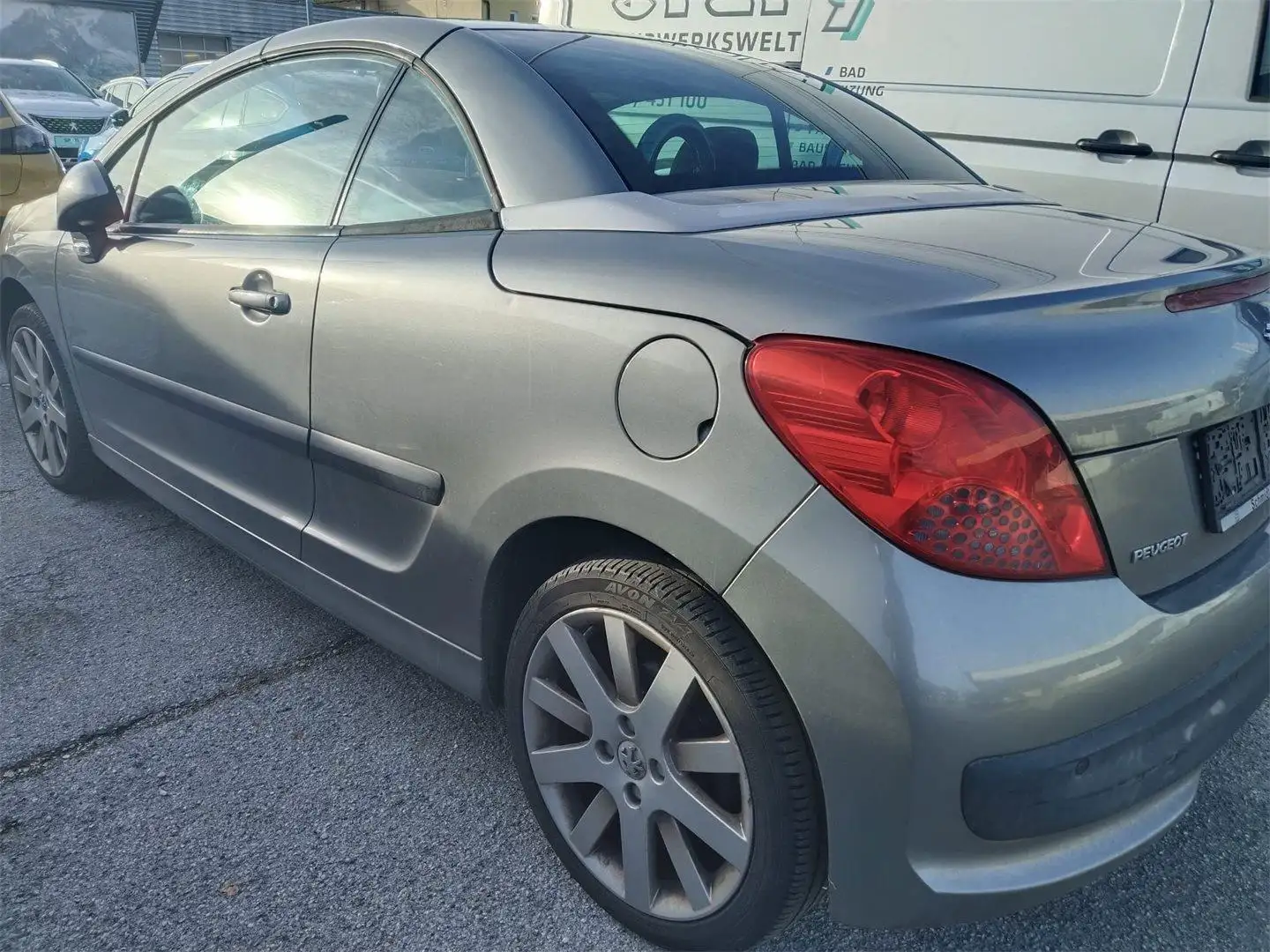 Peugeot 207 CC Active 1,6 16V Grau - 2