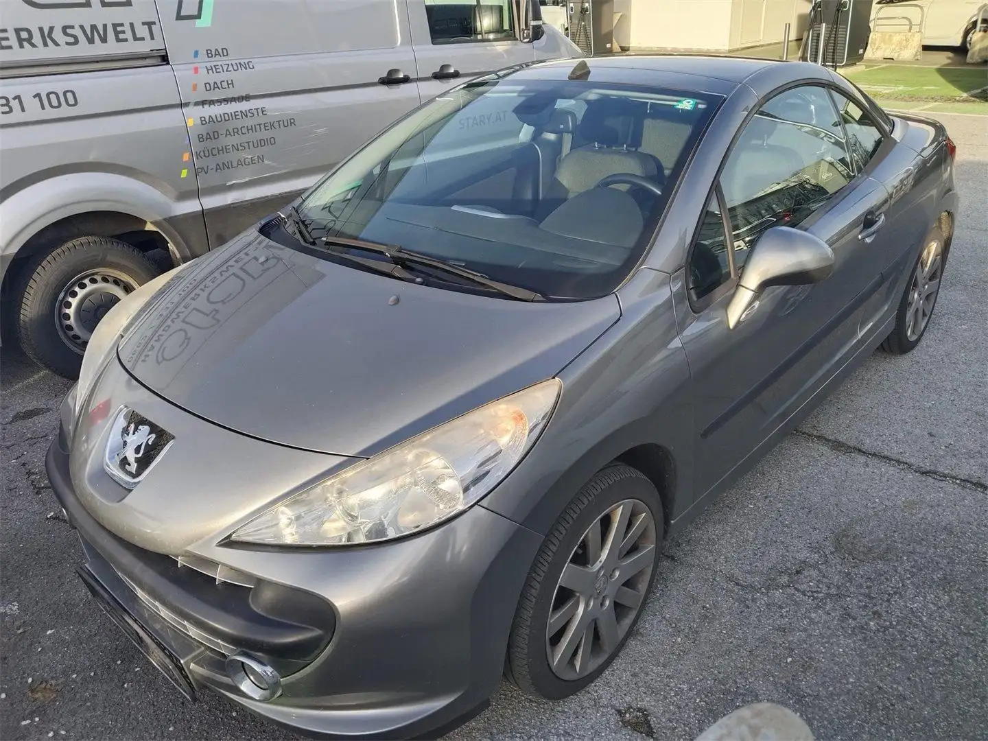 Peugeot 207 CC Active 1,6 16V Grau - 1