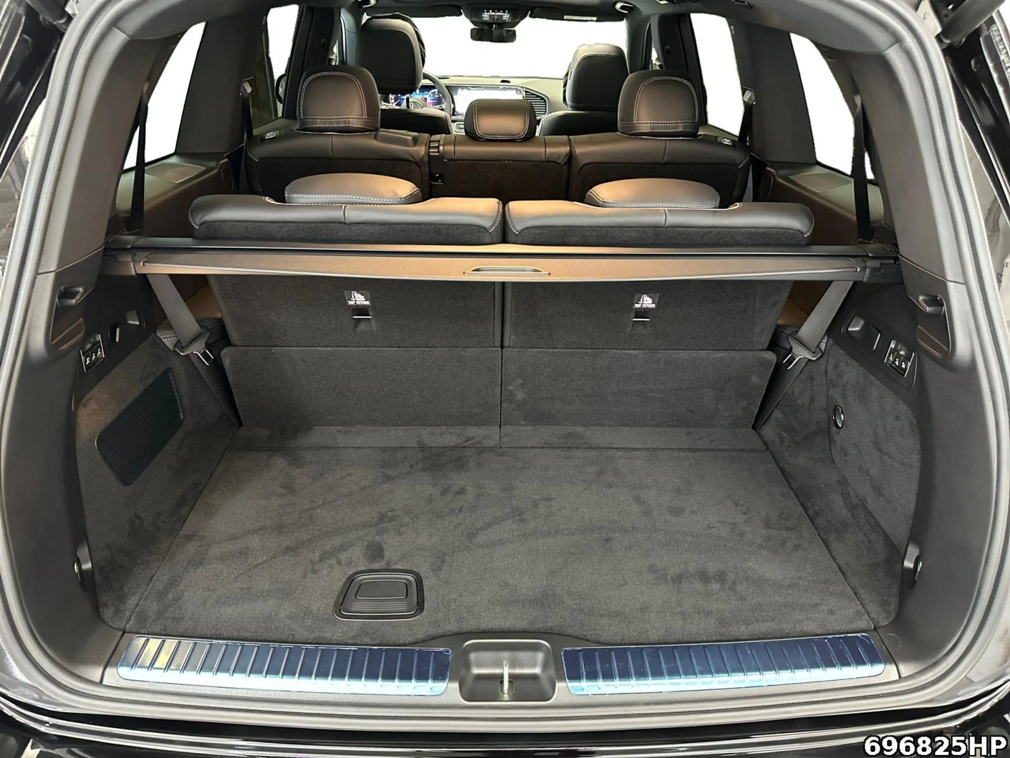 Mercedes-Benz GLS 450 d 4MATIC +AMG+AHK+PANO+AIRMATIC+STANDHZG — photo 6