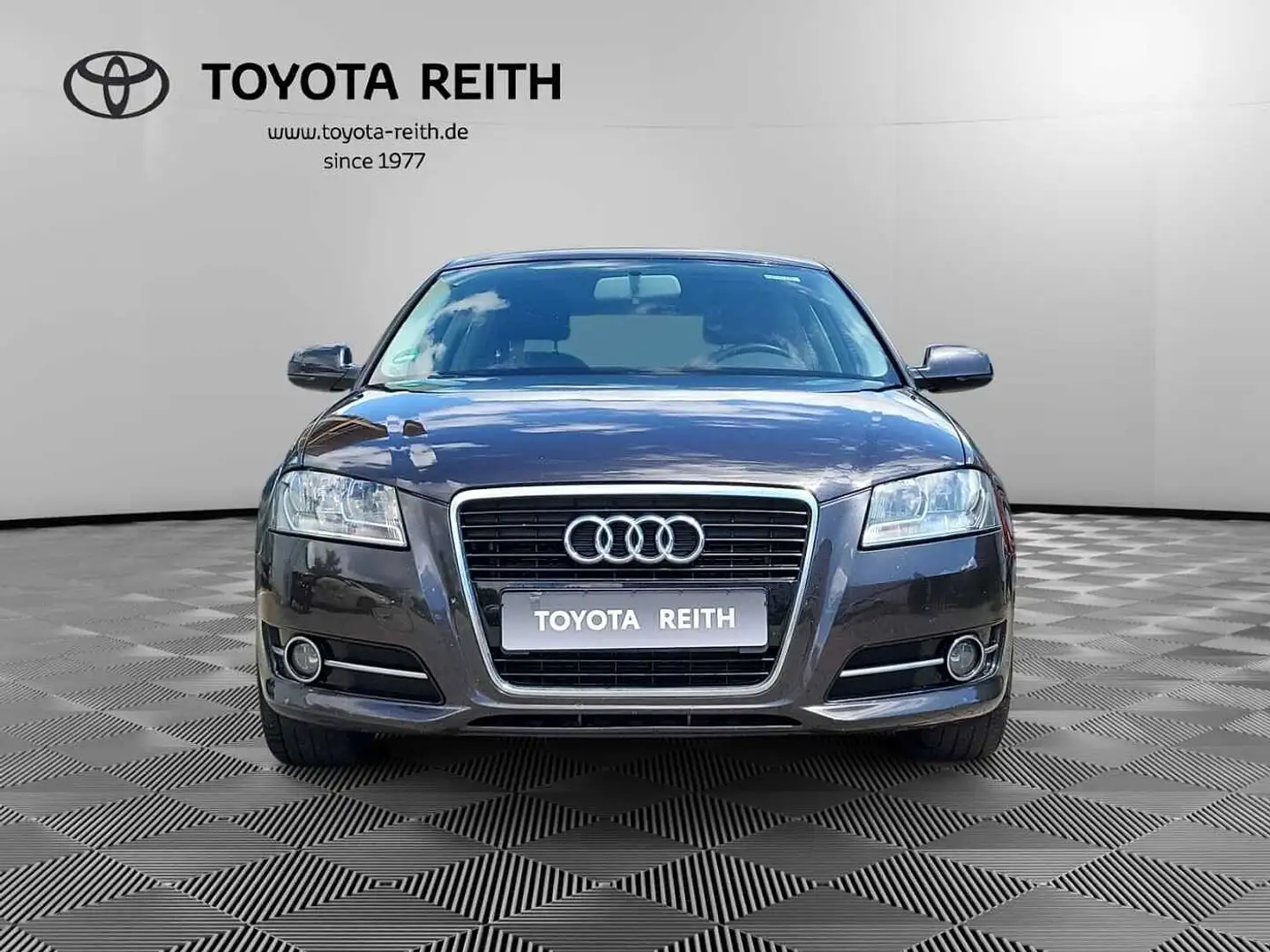 Audi A3 1.2 TFSI Attraction Grey - 2