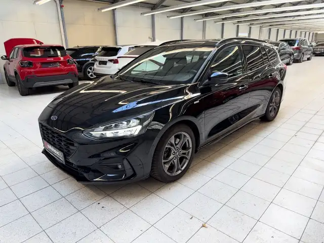 Ford Focus view 3