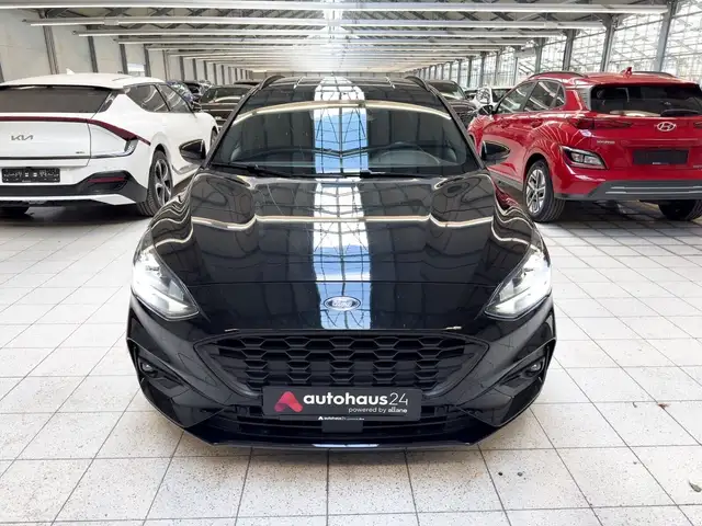 Ford Focus view 2