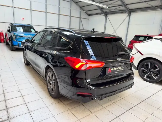Ford Focus view 4