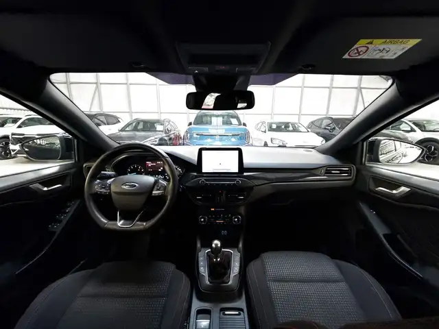 Ford Focus view 9