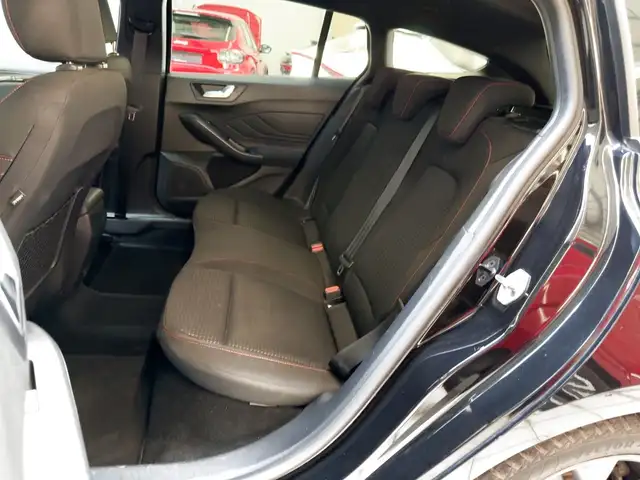 Ford Focus view 15