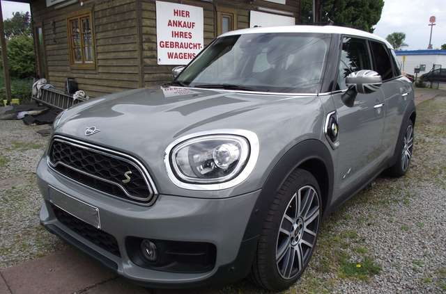 Imagine MINI Cooper SE Countryman Cooper All4 Hybrid