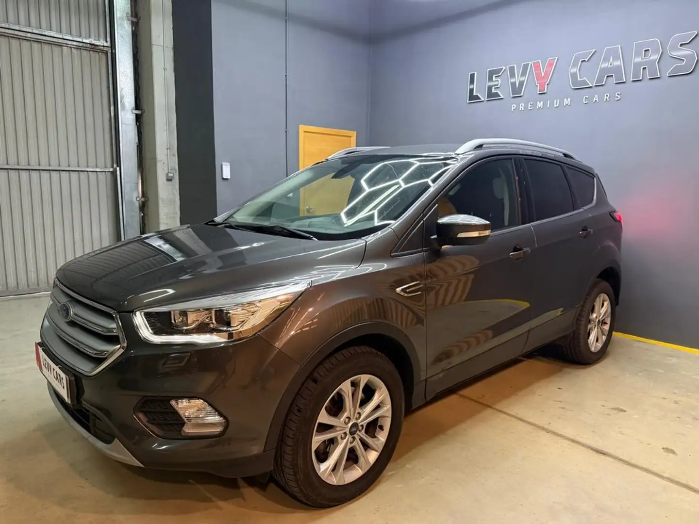 Ford Kuga 2.0 TDCi 110kW 4x2 A-S-S Titanium Grau - 1