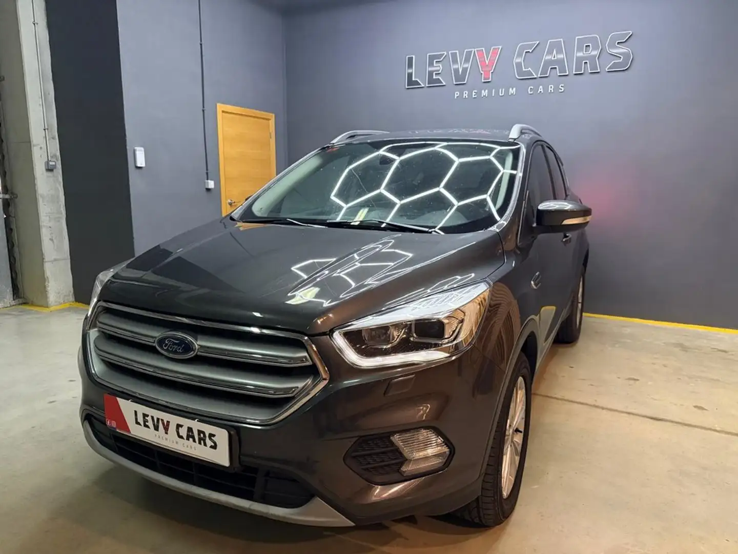 Ford Kuga 2.0 TDCi 110kW 4x2 A-S-S Titanium Grau - 2