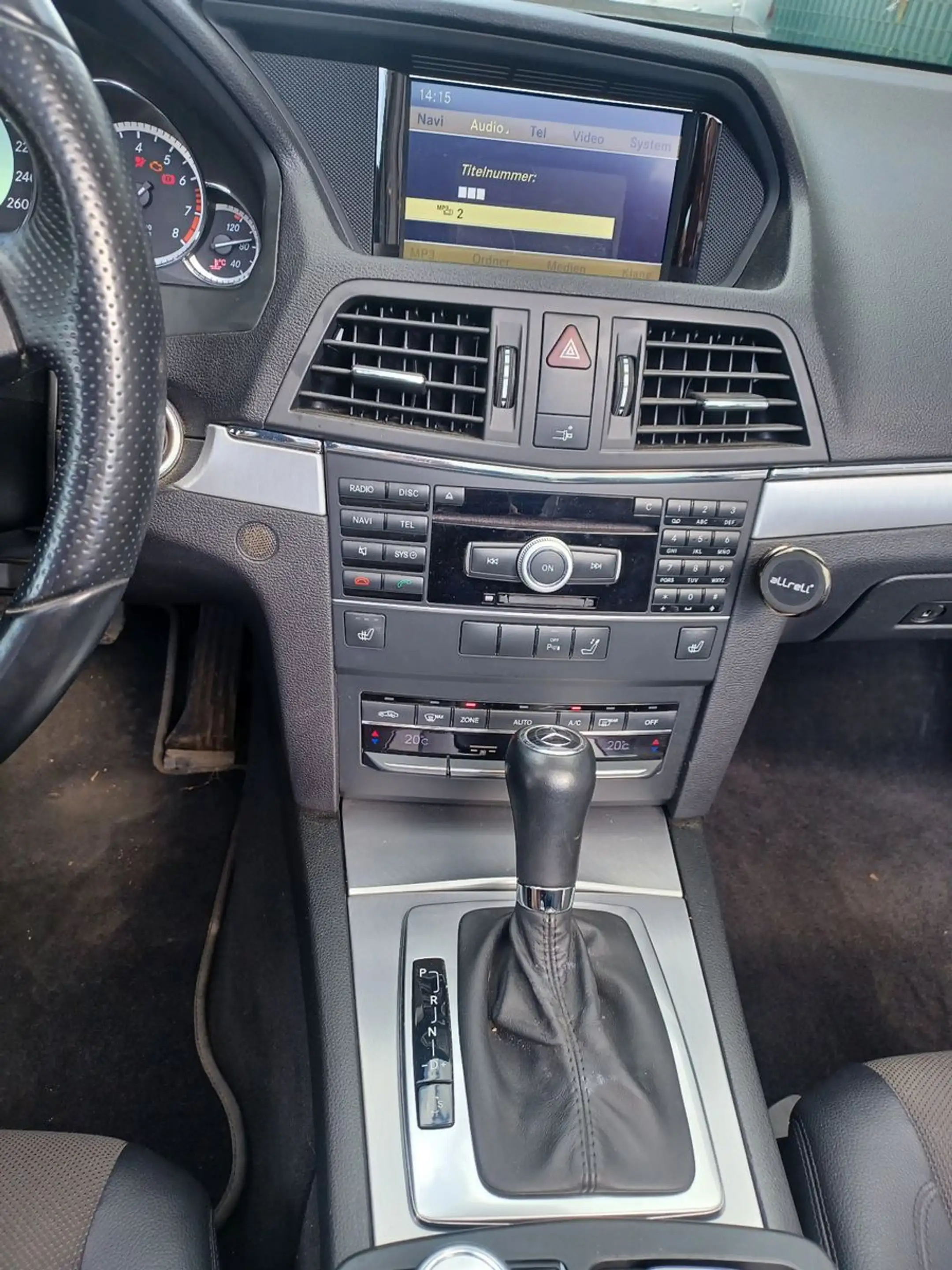 Mercedes-Benz E 250 E Cabrio E 250 CGI BlueEfficiency — photo 13