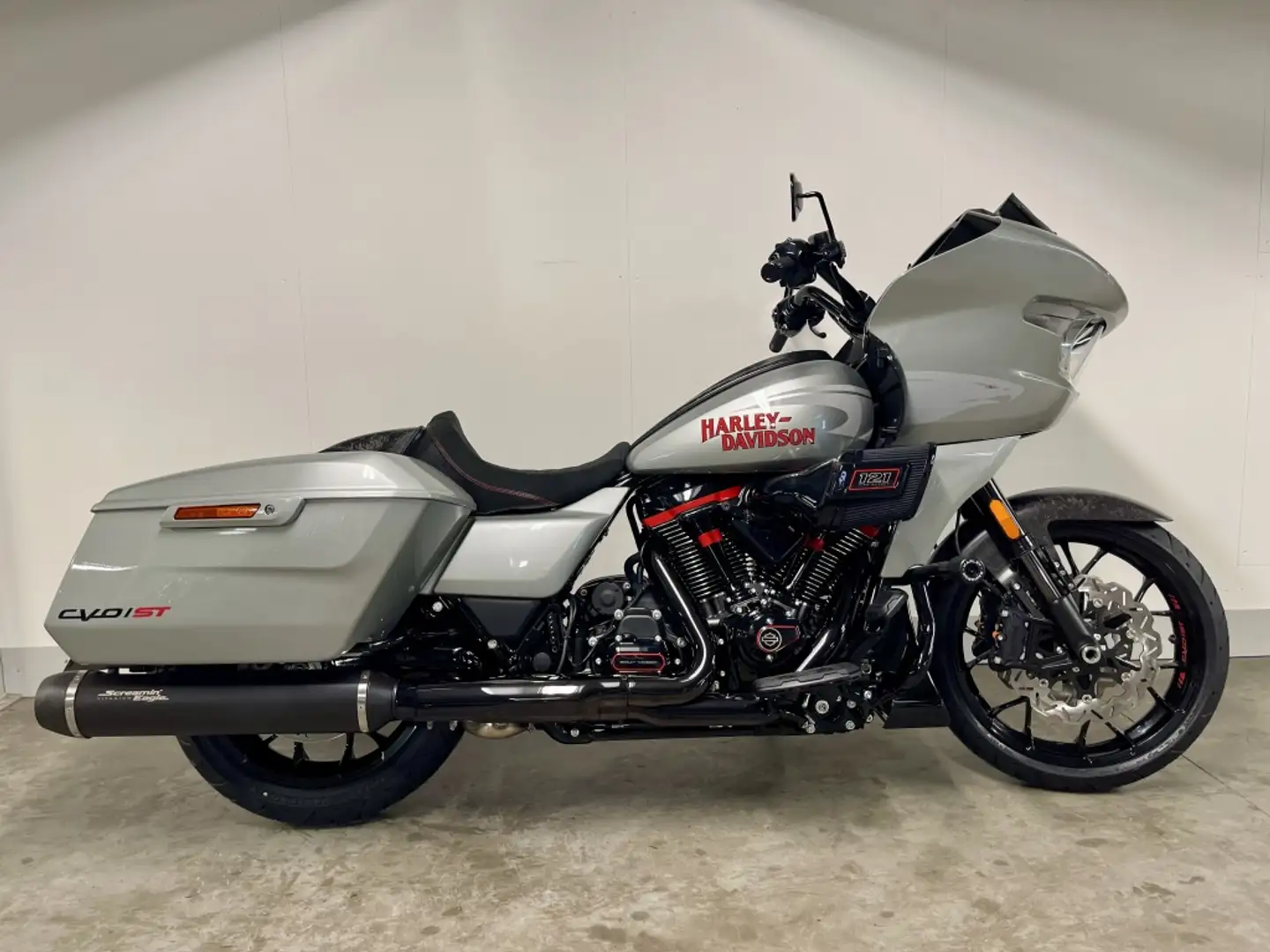 Harley-Davidson Road Glide TOURING CVO ST Argent - 1
