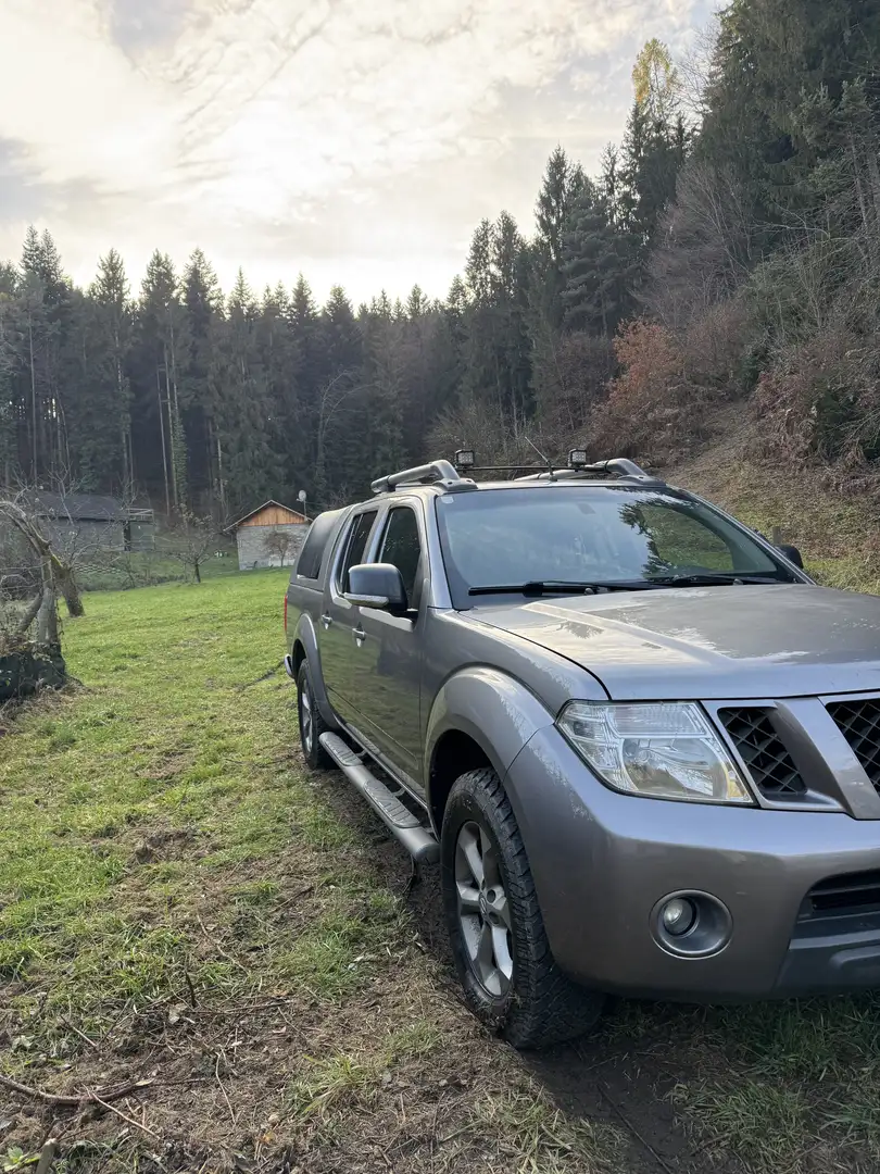 Nissan Navara 2.5 tdi Grau - 1