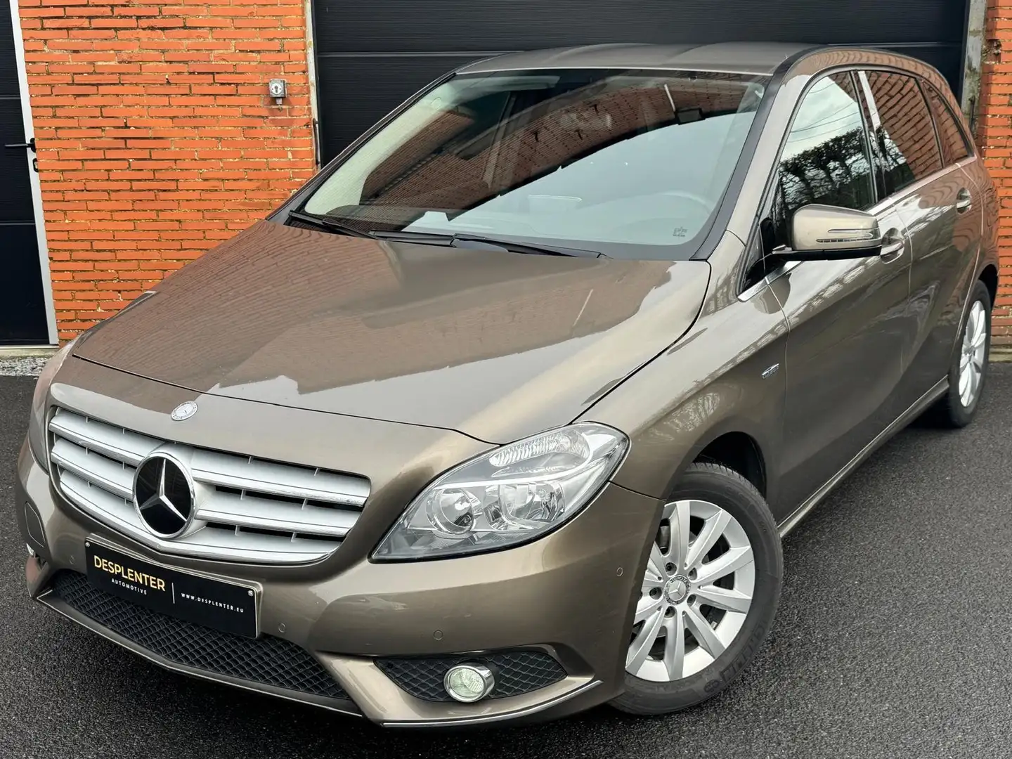 Mercedes-Benz B 180 GARANTIE/AIRCO/SENSOREN/NAVI/CRUISE/HISTORIEK Brun - 1