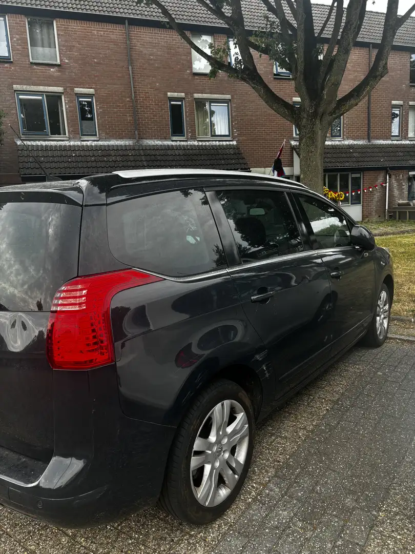 Peugeot 5008 1.6 THP B.L. Exe 7p. Gri - 2