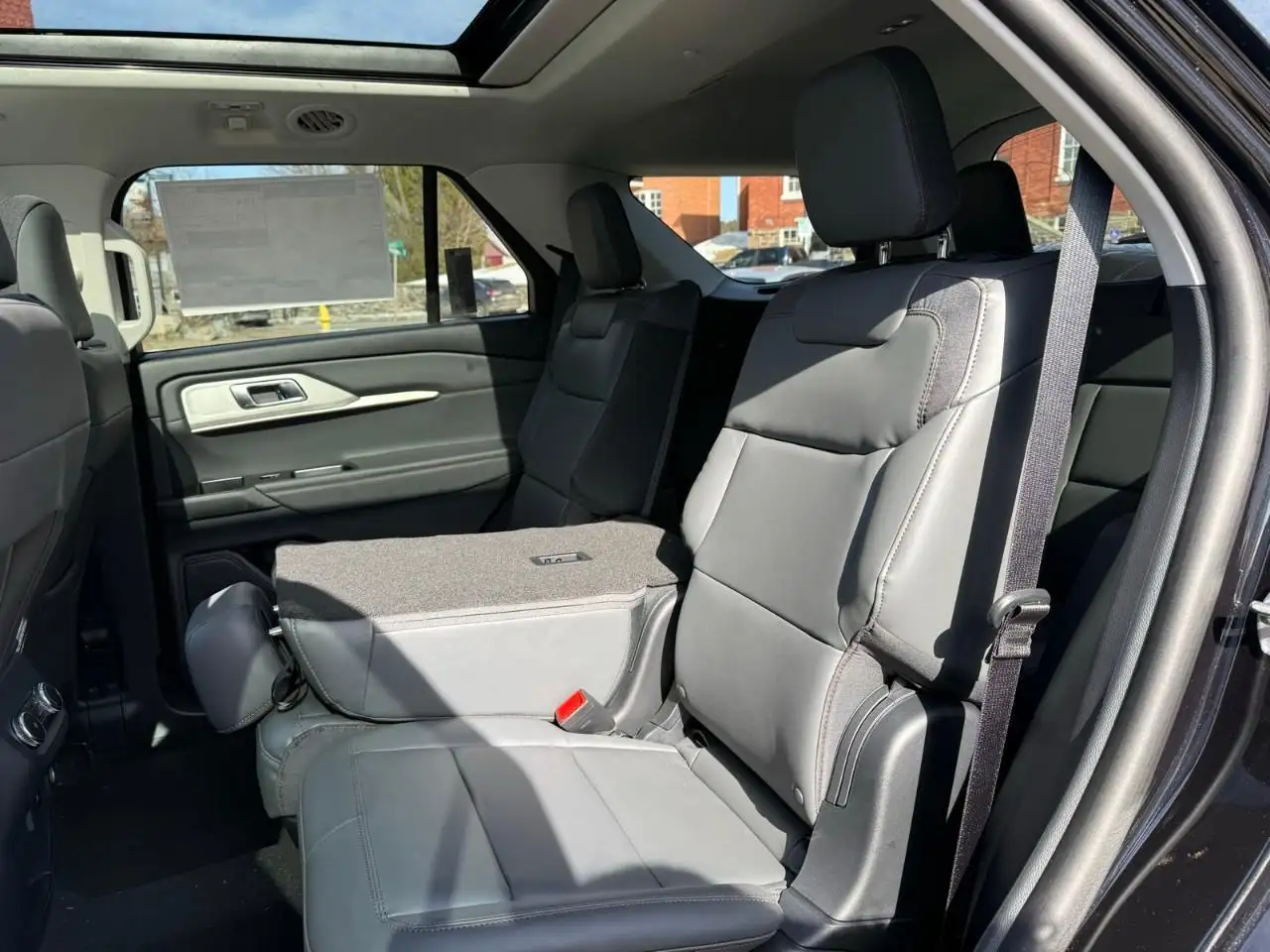 Ford Explorer снимка Ford Explorer