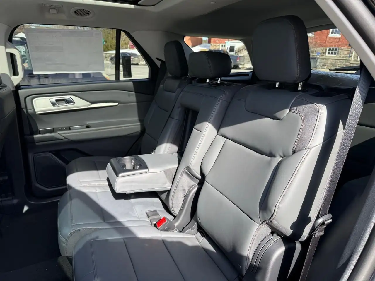 Ford Explorer снимка Ford Explorer